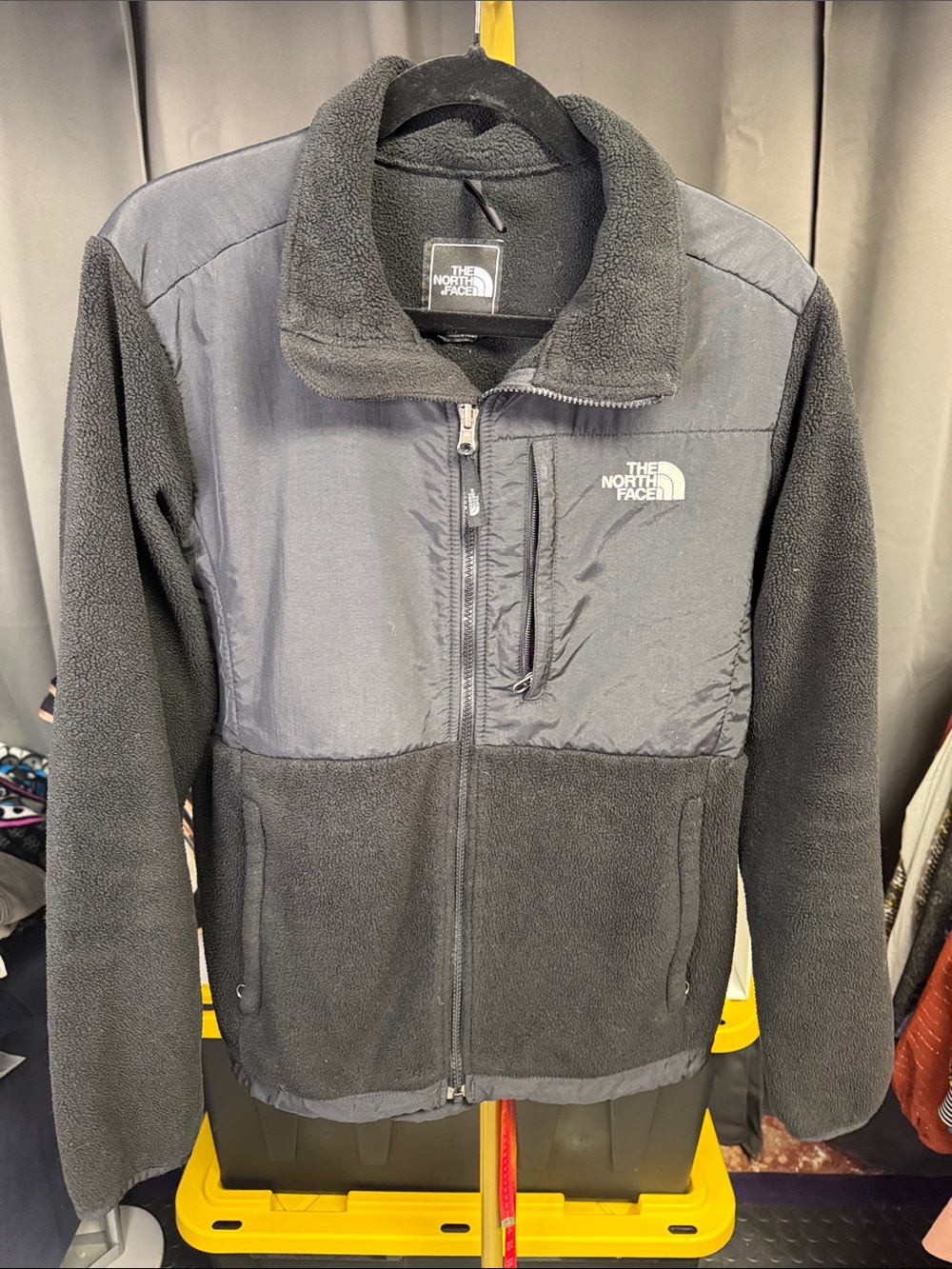 The North Face Men’s Black Lightweight Fleece Jacket